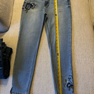 Kensie Light Blue Skinny Jeans with Floral Embroidery
